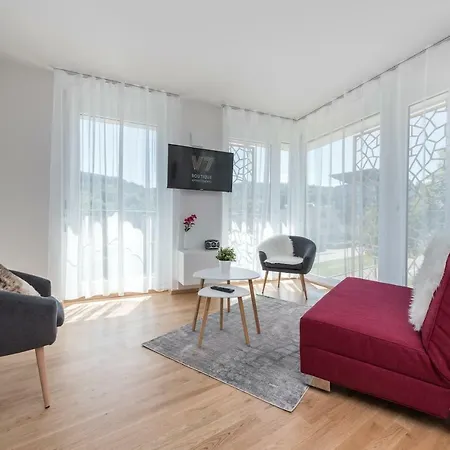 V7 부티크 아파트먼트